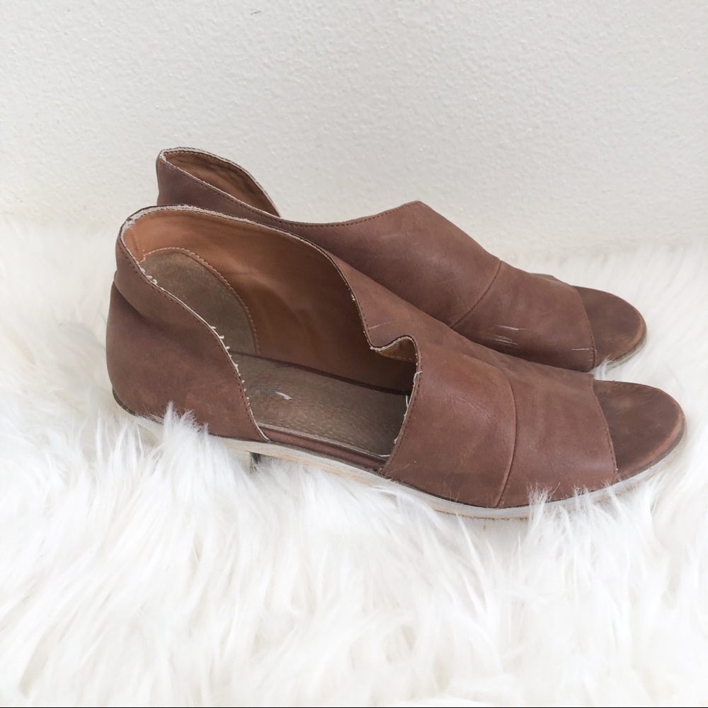 Mi.iM Open Toe Chesnut Flats